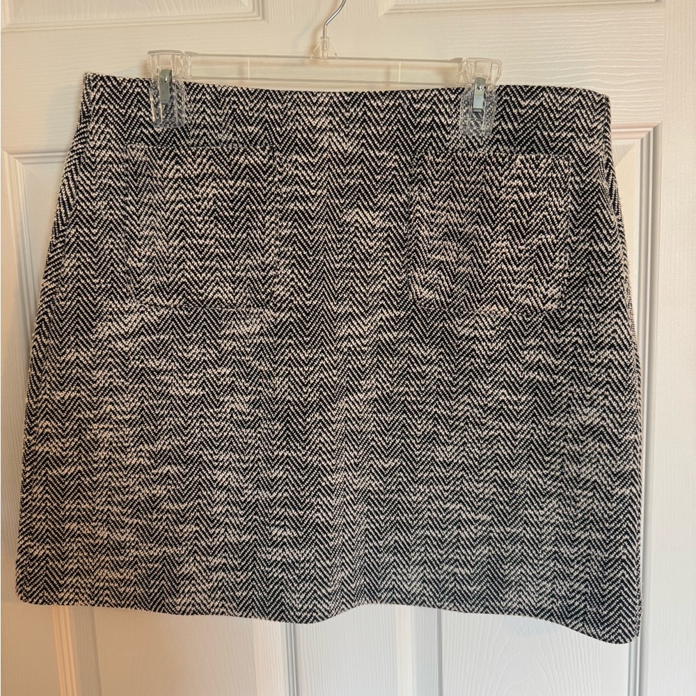 LOFT Black and White Zigzag Pencil Skirt